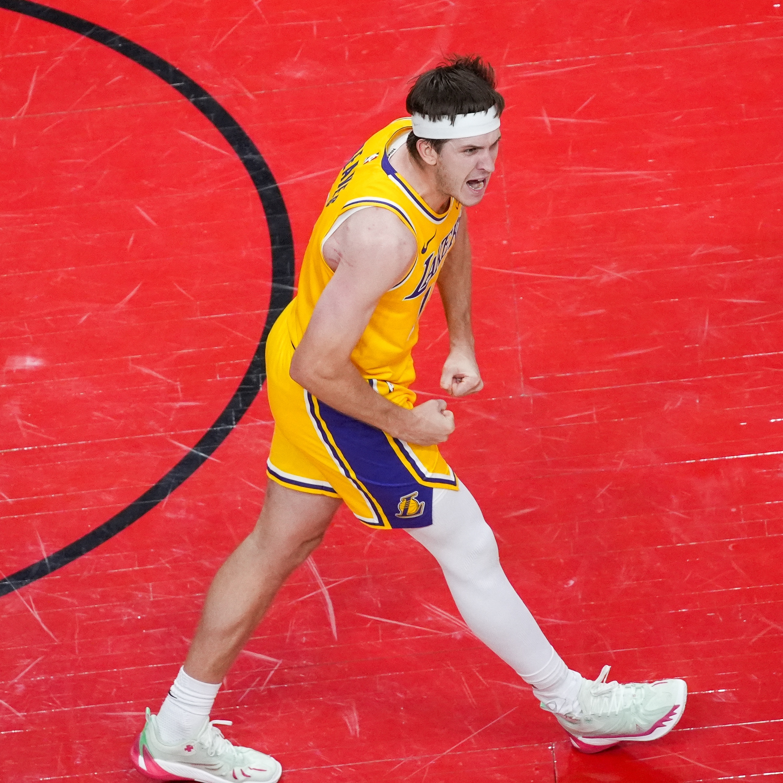 湖人休賽期唯一補(bǔ)強(qiáng)窗口 里夫斯合同成關(guān)鍵杠桿 詹姆斯940萬或離隊(duì)