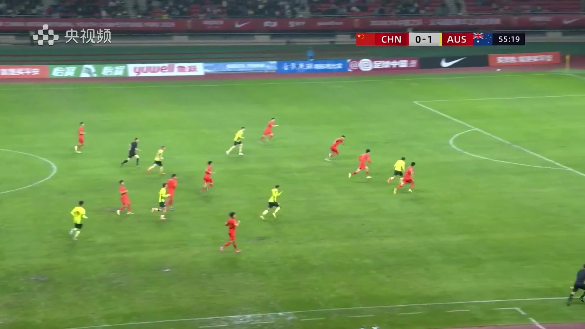 直塞打穿防線！對手單刀破門，U19國足0-2落后