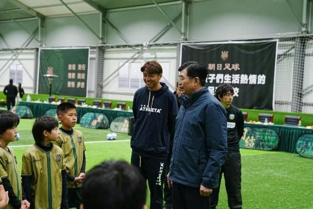 前國(guó)腳楊旭創(chuàng)業(yè)記：放棄功利學(xué)日本，青訓(xùn)從拆解每個(gè)腳趾觸球開始