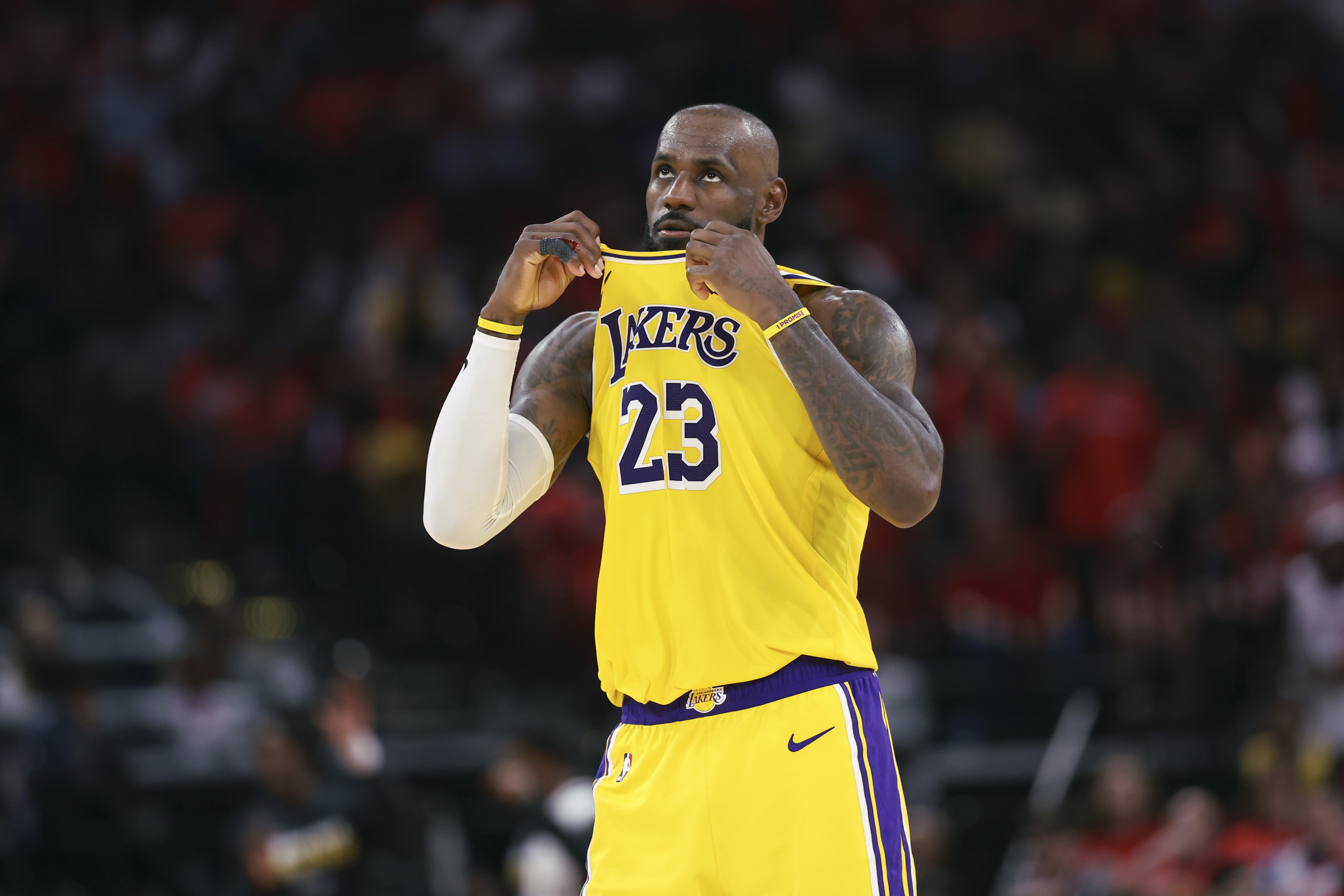 ESPN記者：41歲詹姆斯獨(dú)自扛隊(duì)不公平，GOAT從不抱怨