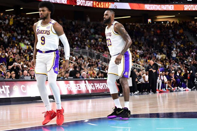 父子同臺:詹姆斯與布朗尼第二節(jié)同時登場創(chuàng)造NBA歷史 父子同臺:詹姆斯與布朗尼第二節(jié)同時登場創(chuàng)造NBA歷史