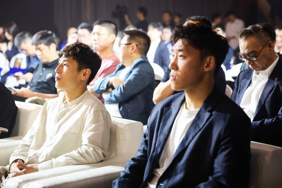 2025上海明日之星冠軍杯抽簽：上海隊揭幕戰(zhàn)迎曼城U16，武磊現(xiàn)身羨慕后輩