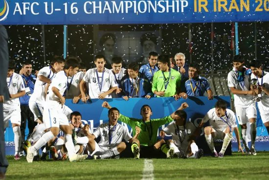 9人作戰(zhàn)2-0勝沙特，烏茲別克U17亞洲杯奪冠，三年三線突破青訓成果