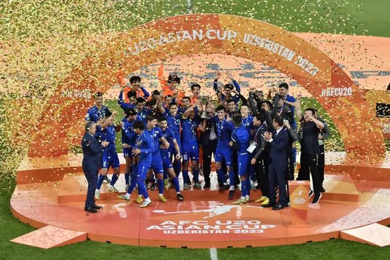 9人作戰(zhàn)2-0勝沙特，烏茲別克U17亞洲杯奪冠，三年三線突破青訓成果