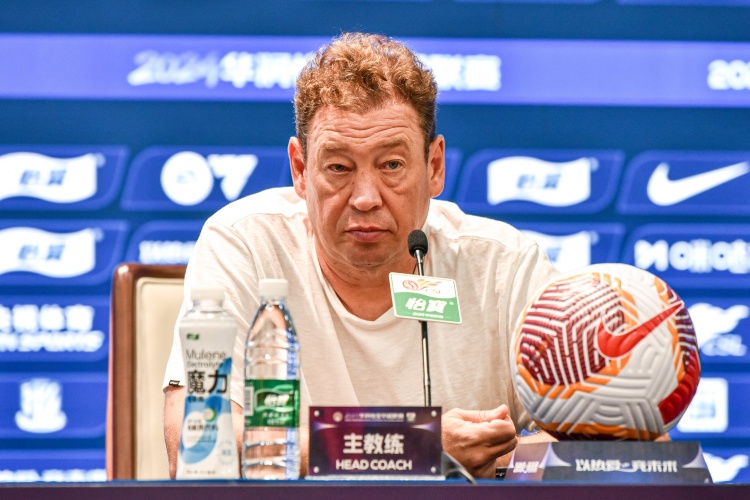 斯盧茨基：殘陣申花人員緊缺，百場里程碑拒評分