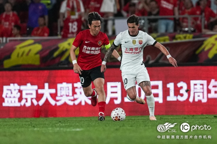 姆本扎+熱菲尼奧三分鐘兩球逆轉(zhuǎn)，海港客場(chǎng)2-3遭鐵人楠波灣絕殺