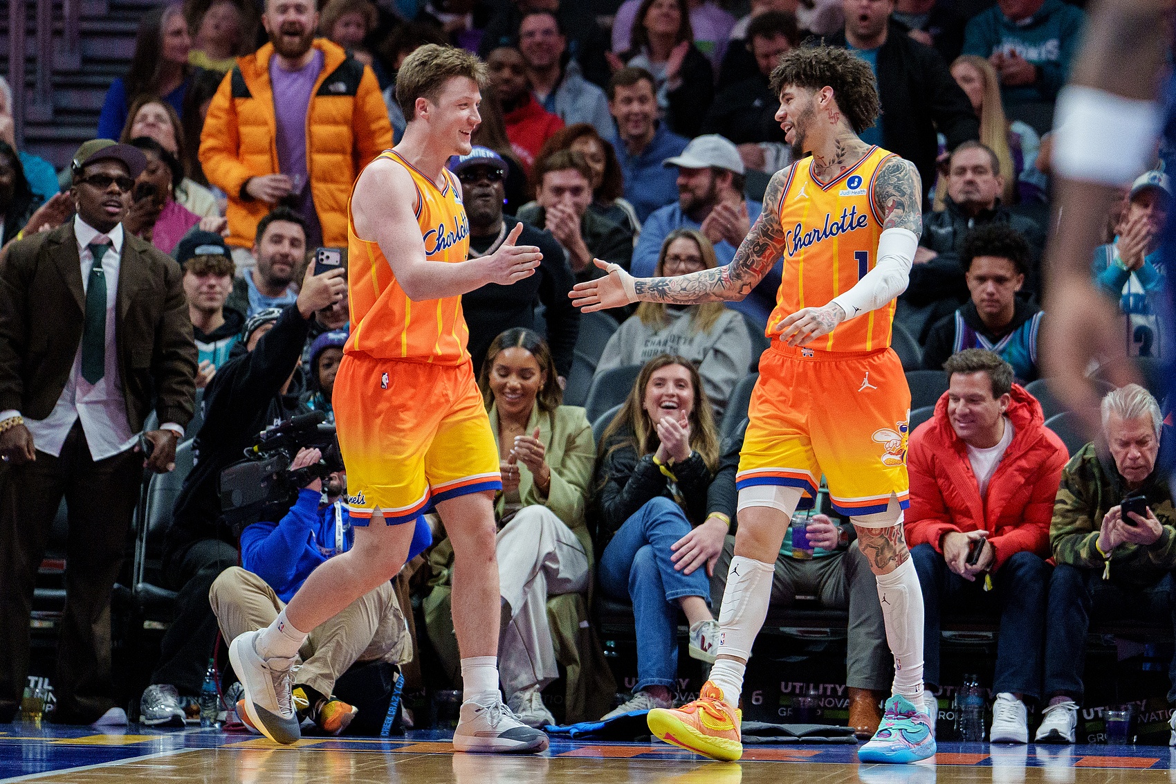 NBA賽事預(yù)測(cè)：步行者vs黃蜂、老鷹vs籃網(wǎng)、公牛vs尼克斯、爵士vs火箭、猛龍vs灰熊、凱爾特人vs雄鹿、魔術(shù)vs獨(dú)行俠、鵜鶘vs國(guó)王比分與盤口分析